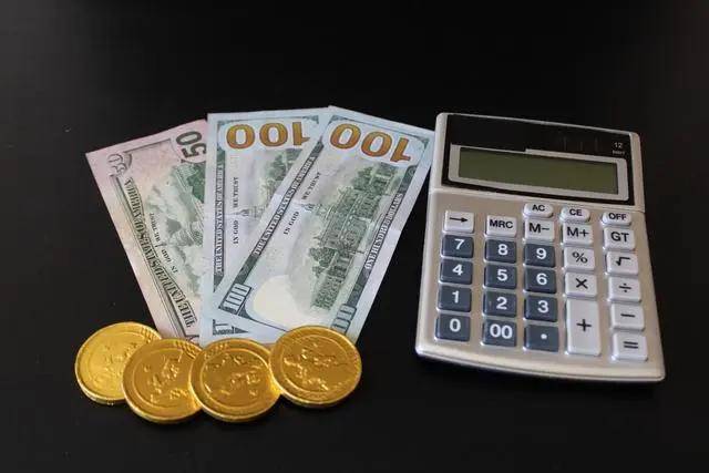 RMB Falls Below 7.29 Again: A $10 Trillion Debt Payment Looms?